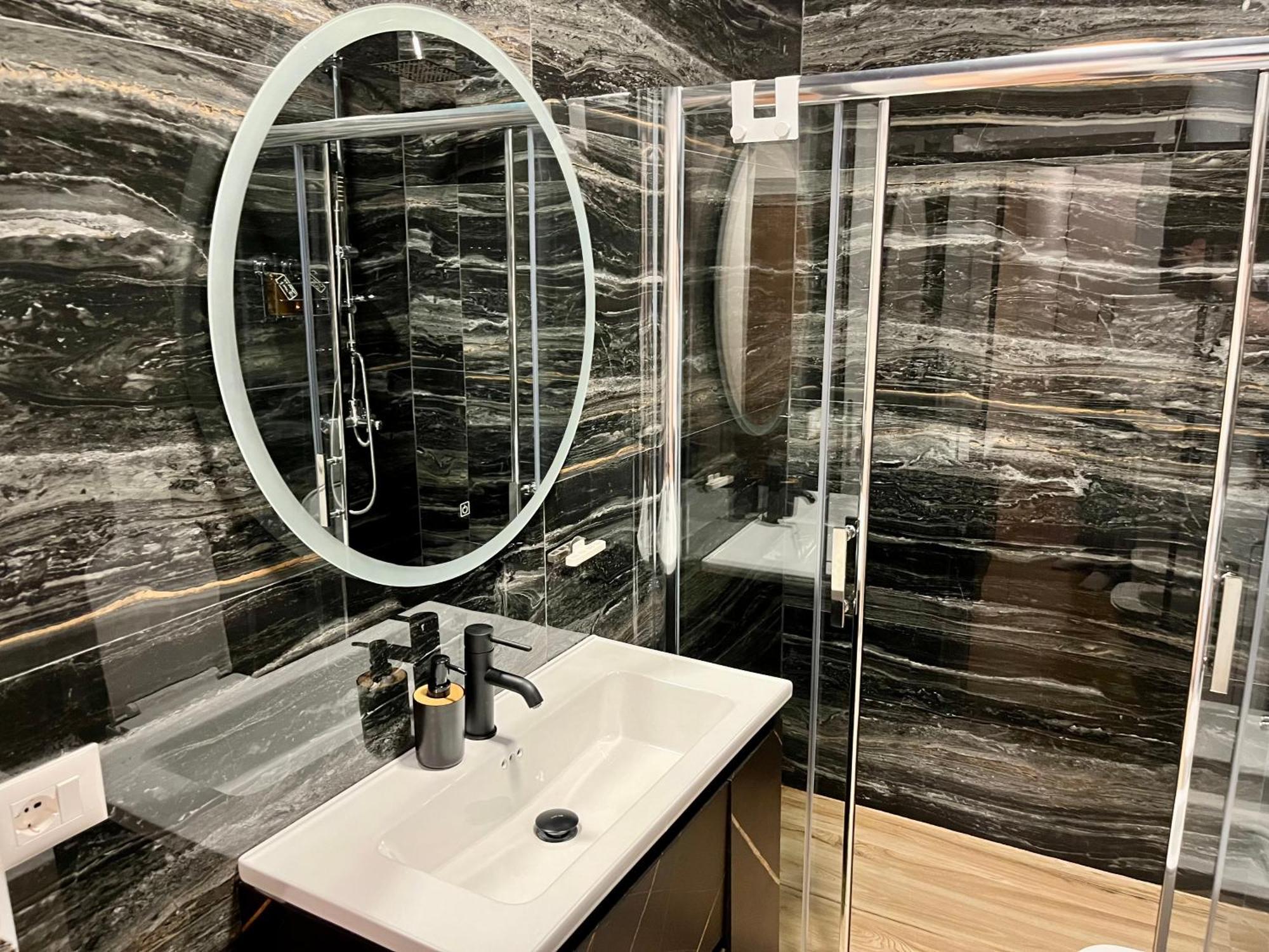 City Center Cozy Apartment Tirana Bagian luar foto