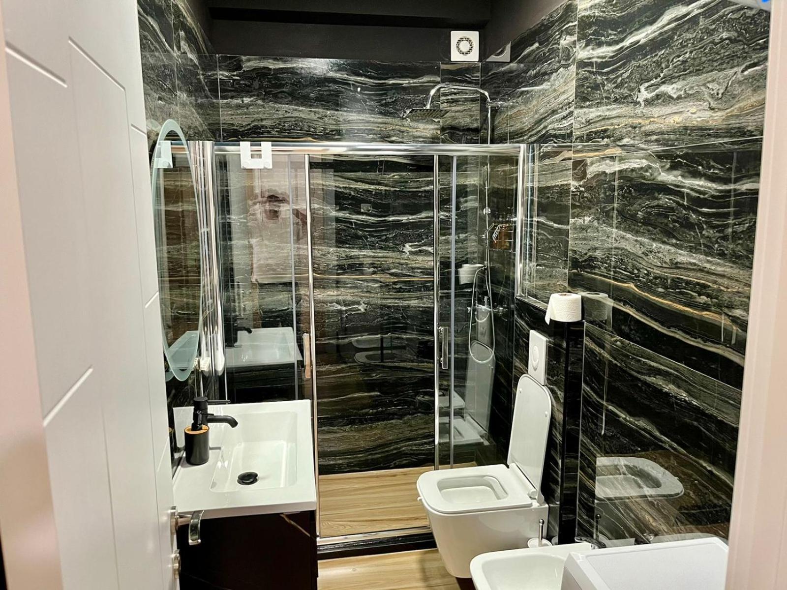 City Center Cozy Apartment Tirana Bagian luar foto